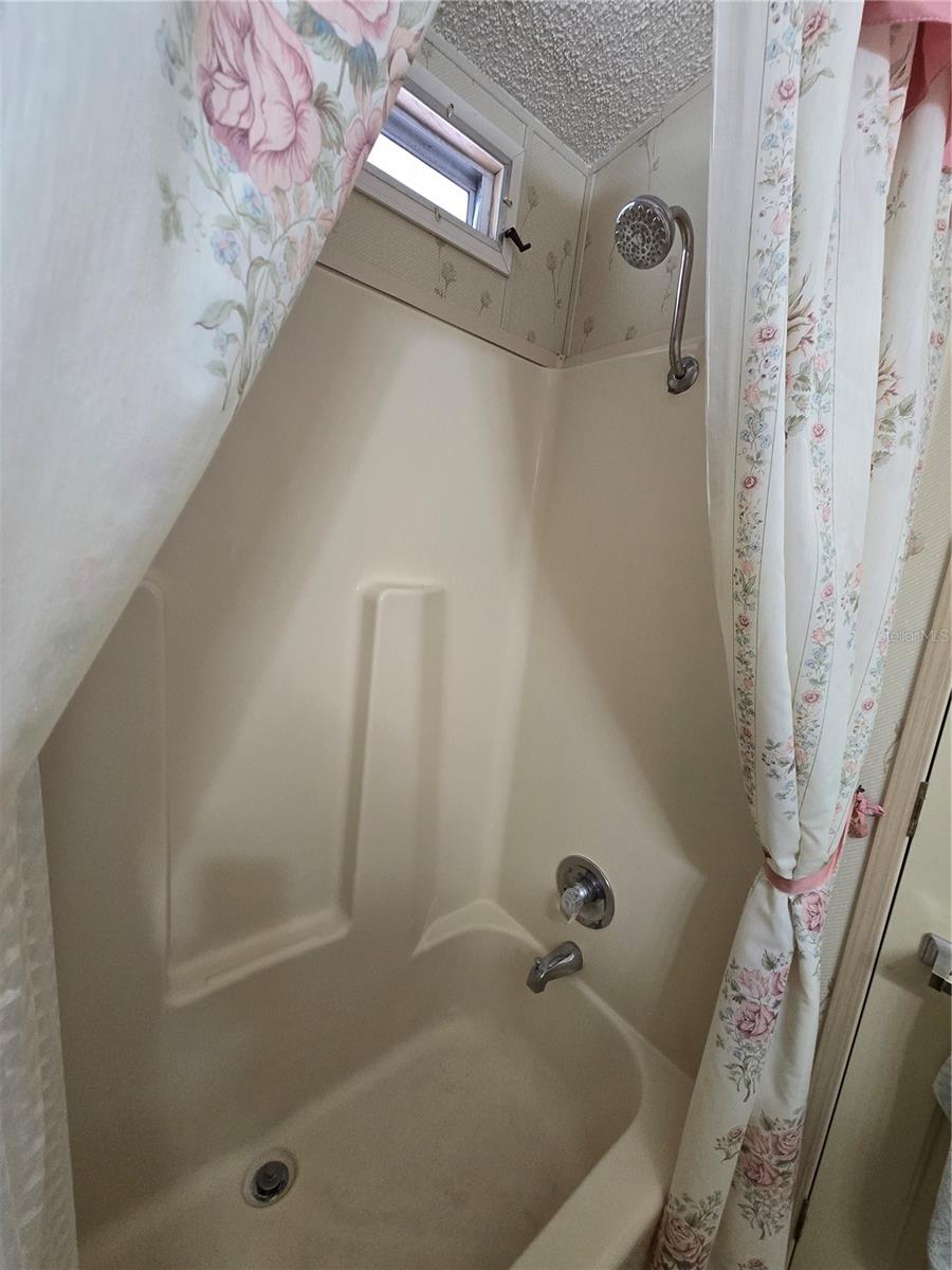 SWEETWATER GOLF & TENNIS CLUB - Residential