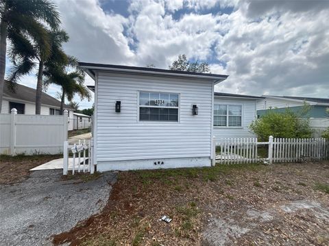 Photo of 4034 38th Avenue N, St Petersburg, FL 33713 (MLS # TB8500829)