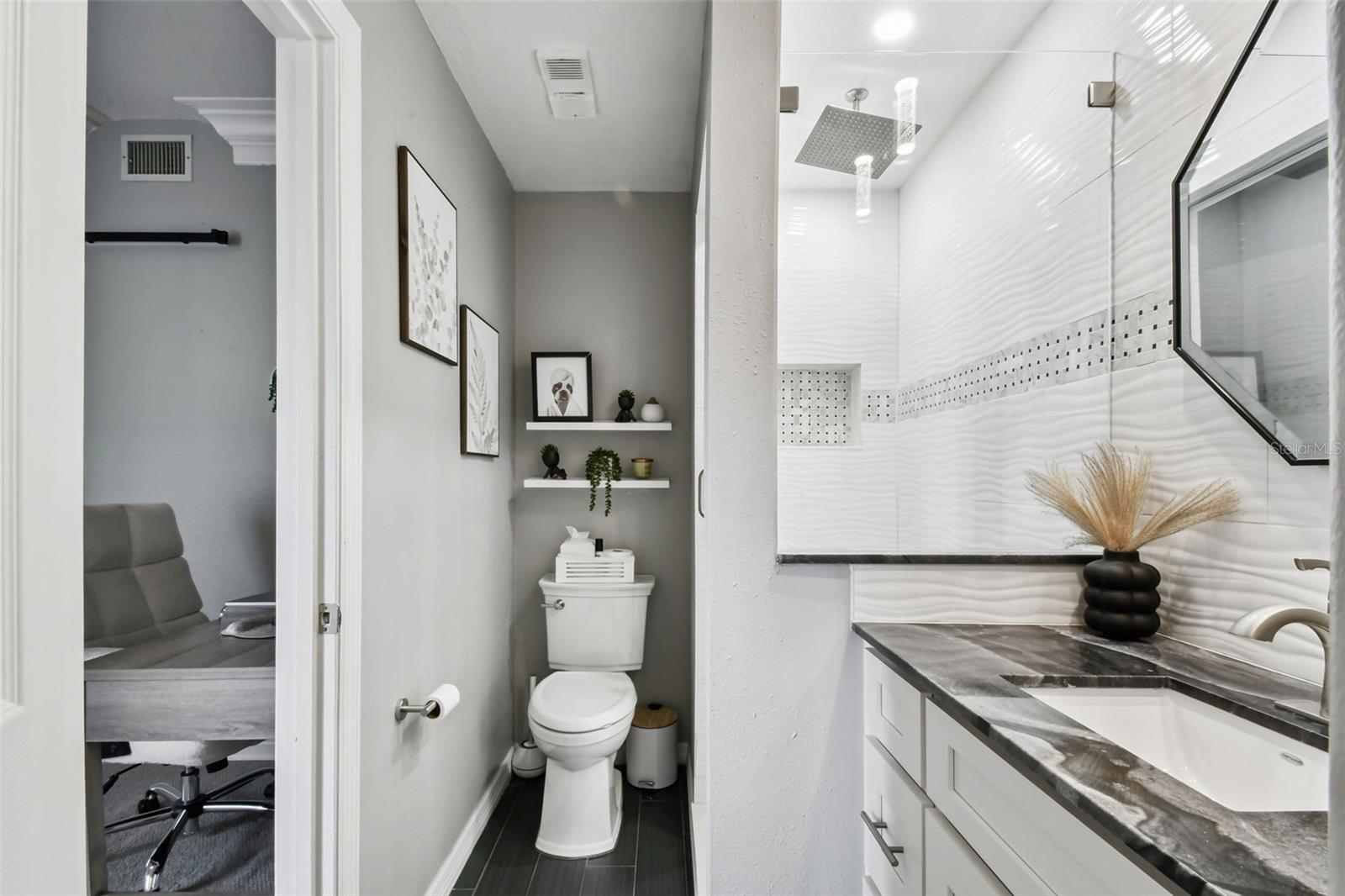TIFFANY OAKS LAKESIDE CONDO - Residential