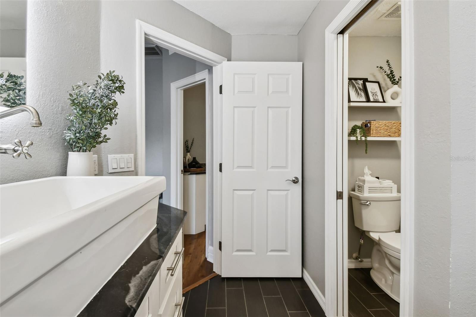TIFFANY OAKS LAKESIDE CONDO - Residential