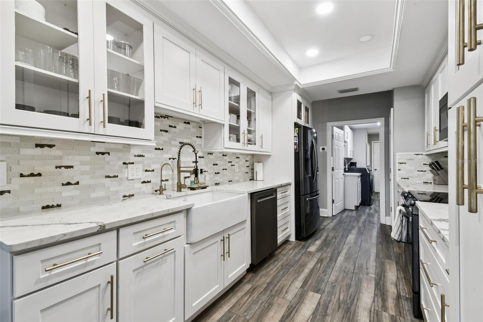 TIFFANY OAKS LAKESIDE CONDO - Residential