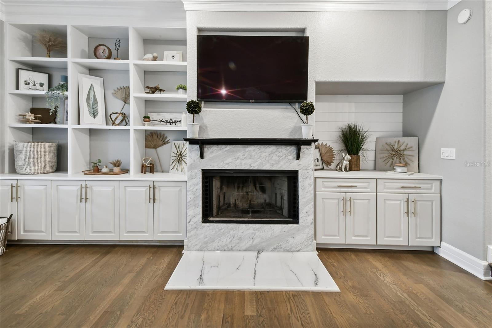 TIFFANY OAKS LAKESIDE CONDO - Residential
