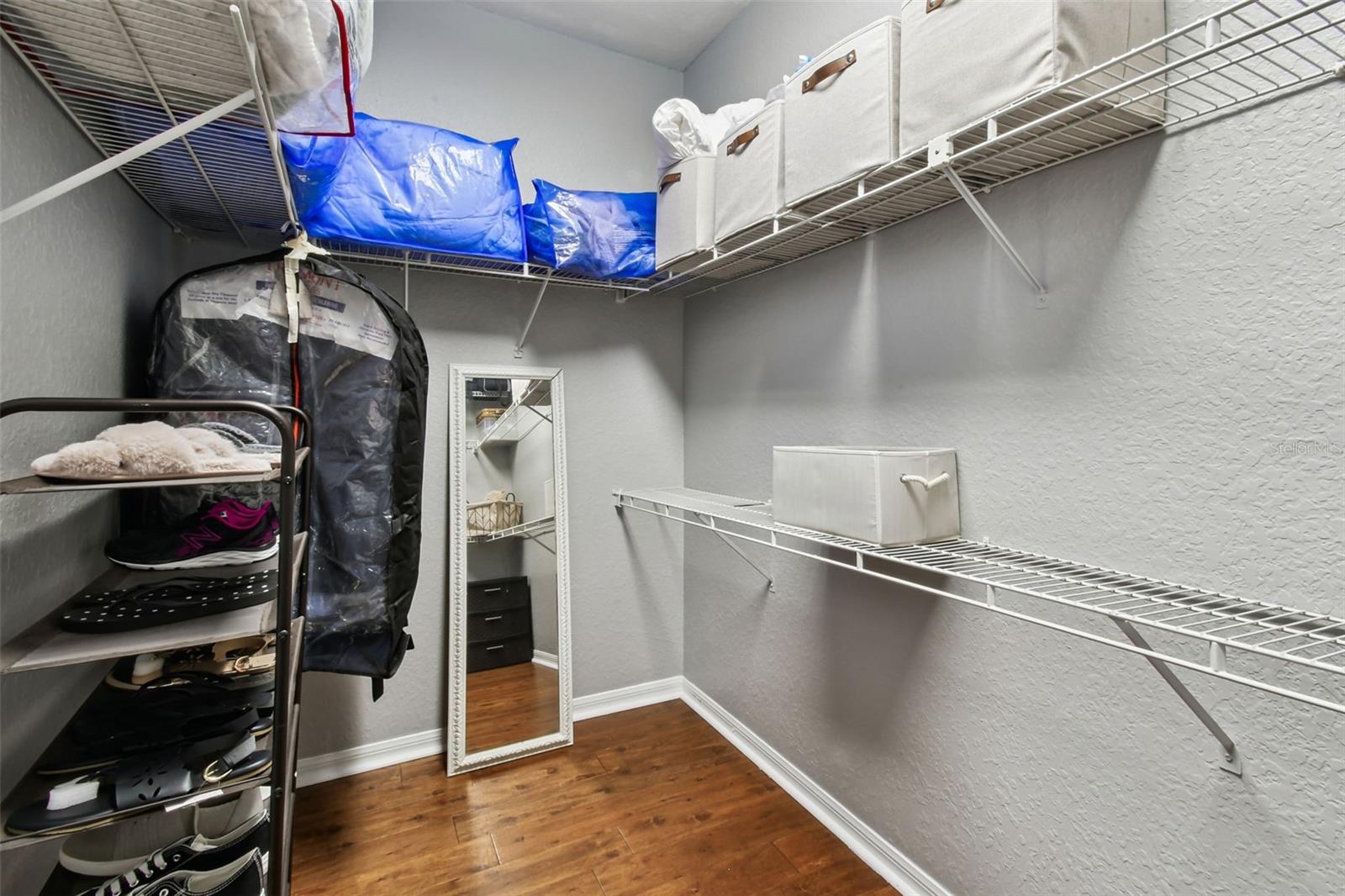 TIFFANY OAKS LAKESIDE CONDO - Residential