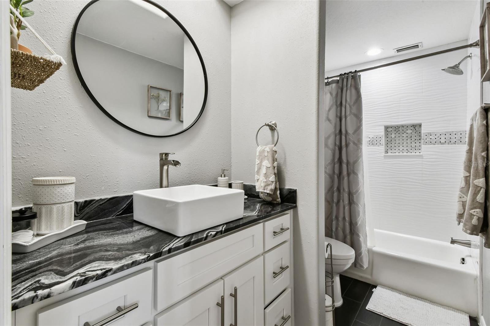 TIFFANY OAKS LAKESIDE CONDO - Residential