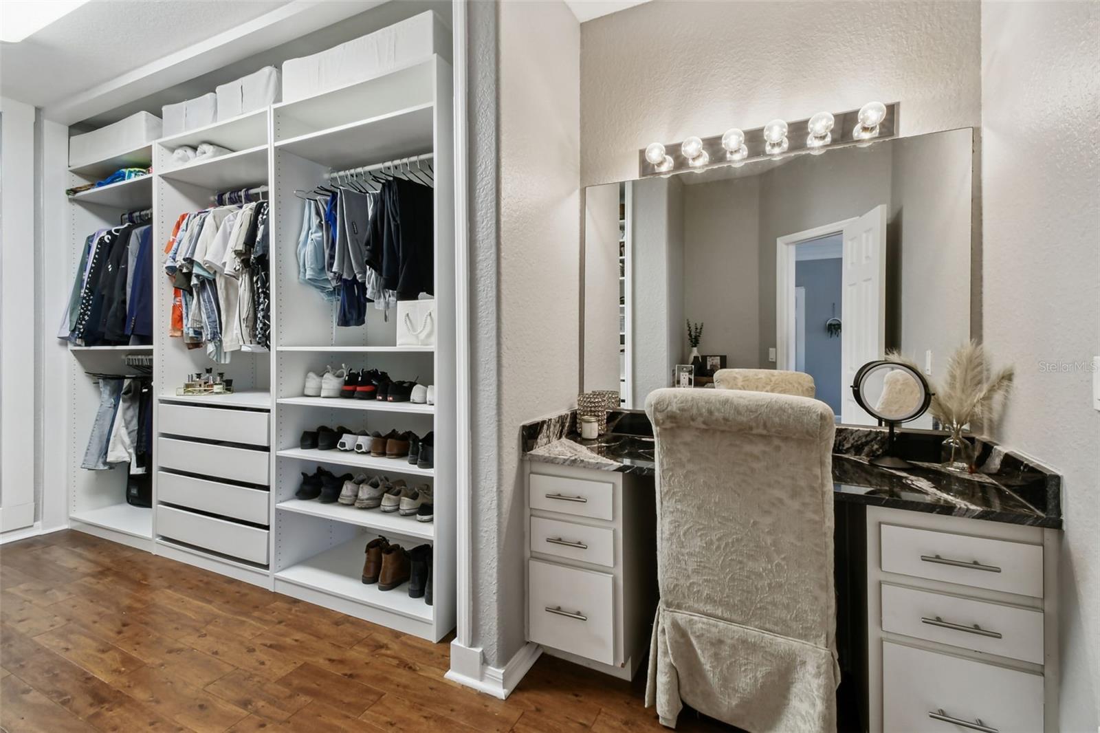 TIFFANY OAKS LAKESIDE CONDO - Residential