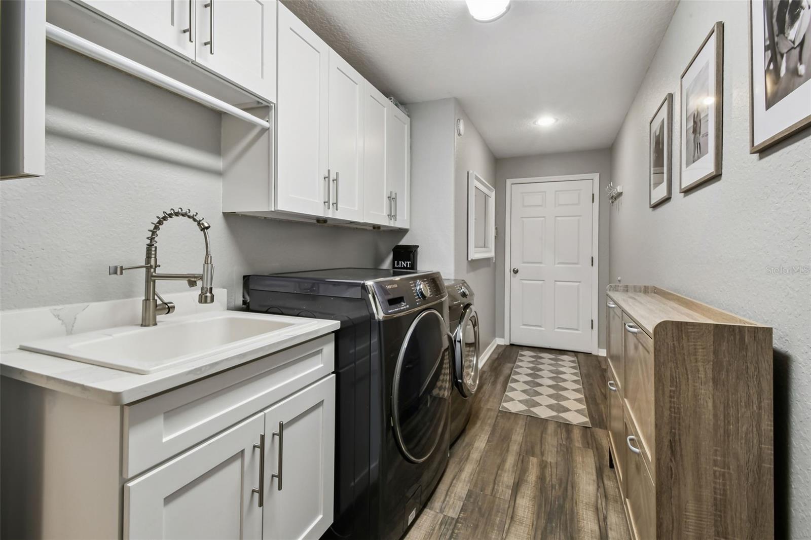 TIFFANY OAKS LAKESIDE CONDO - Residential