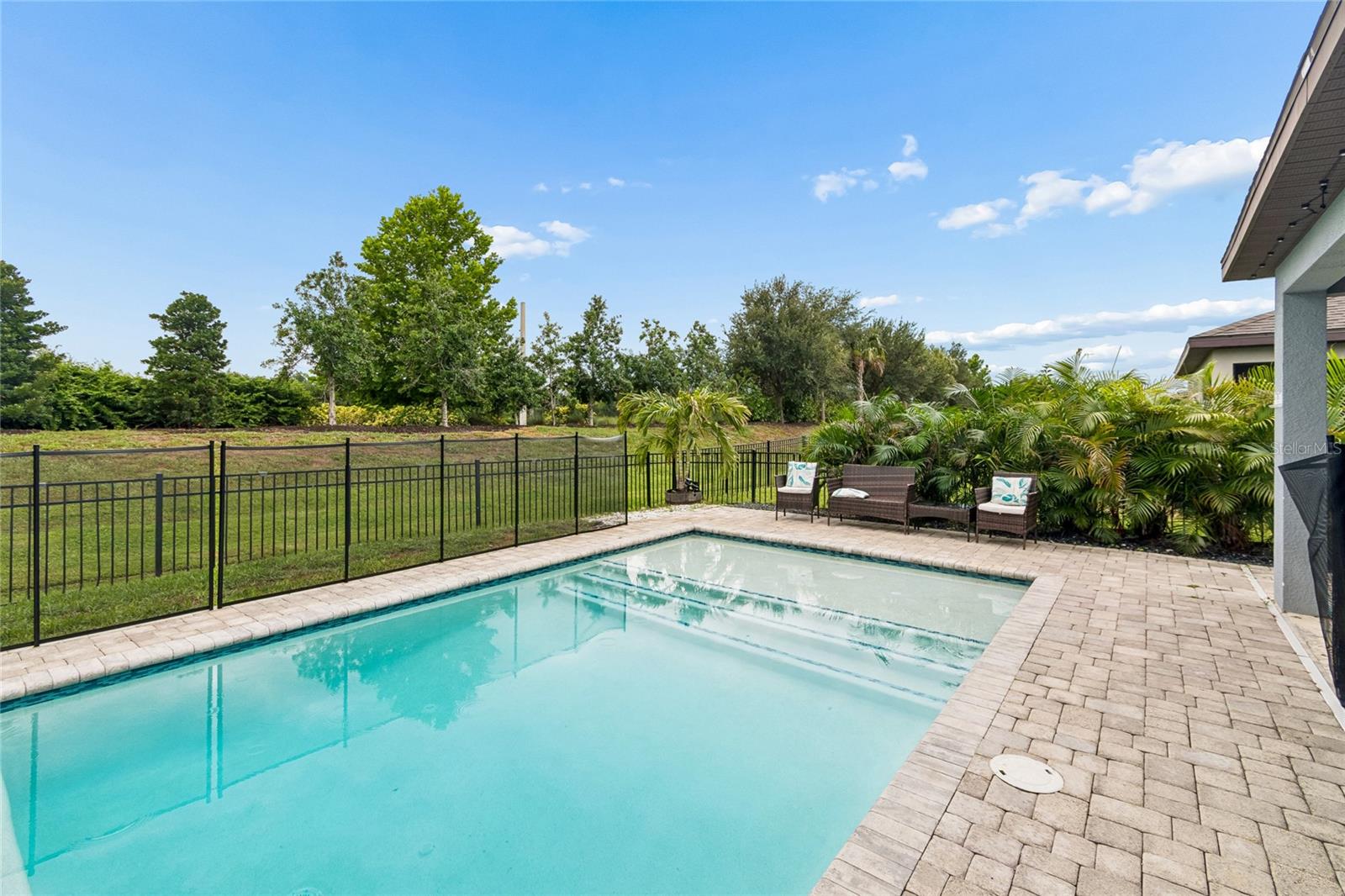 9047 ROYAL RIVER CIRCLE