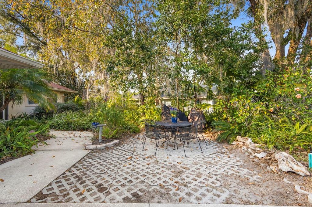 Photo of 1136 W Glen Falls Road, Deland, FL 32720 (MLS # V4946687)