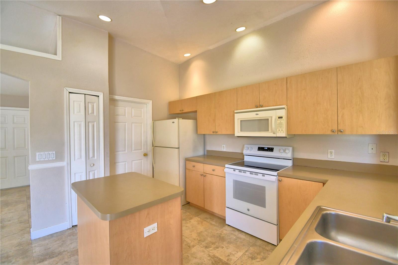 POINCIANA NBRHD 4 VIL 7 - Residential Lease