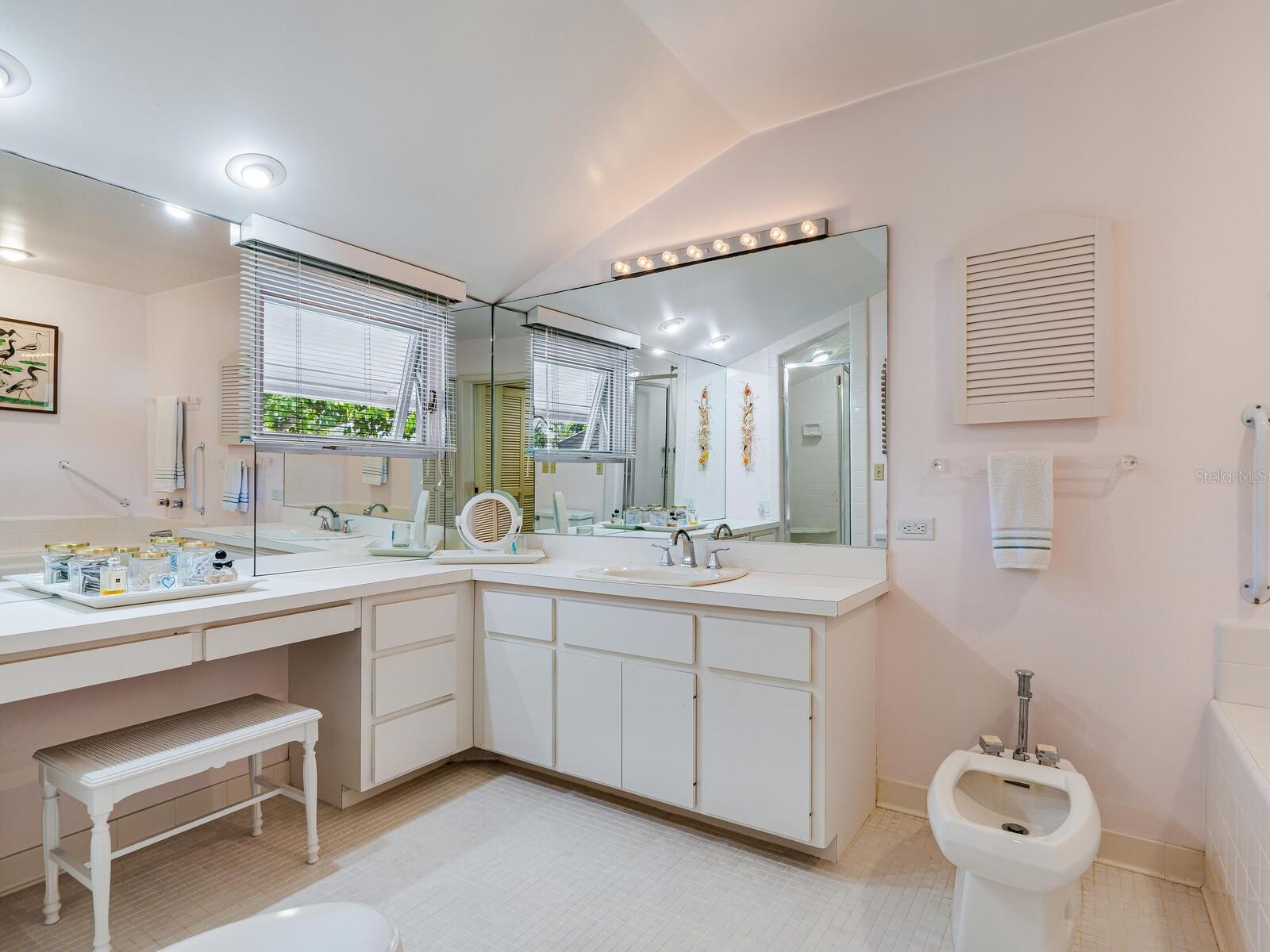 SANDERLING CLUB, SIESTA PROPERTIES - Residential