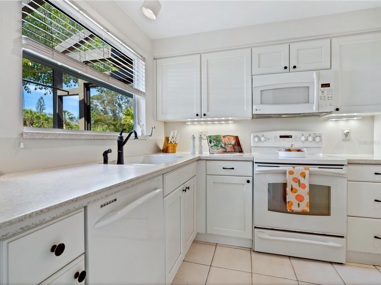 SANDERLING CLUB, SIESTA PROPERTIES - Residential