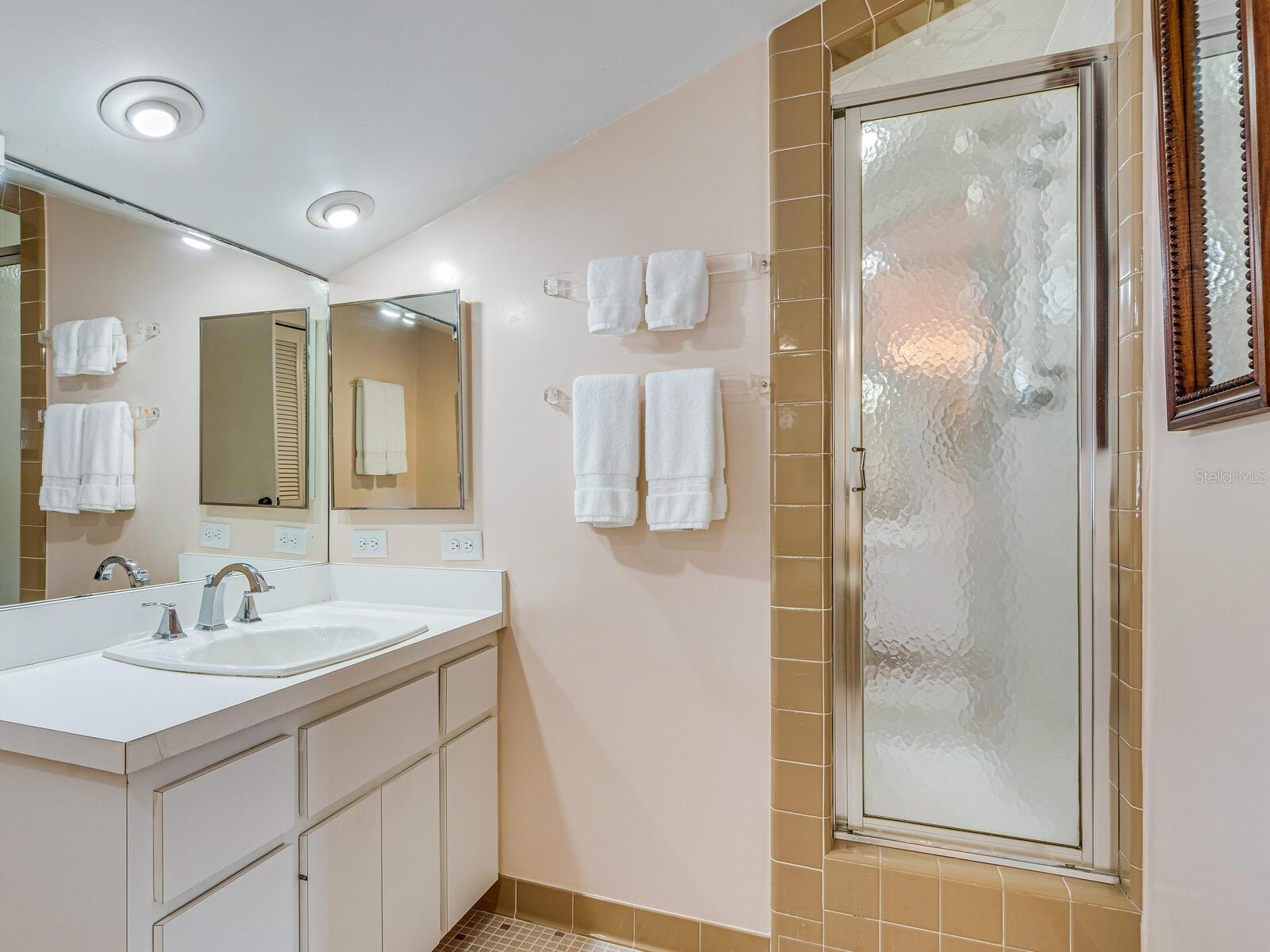 SANDERLING CLUB, SIESTA PROPERTIES - Residential