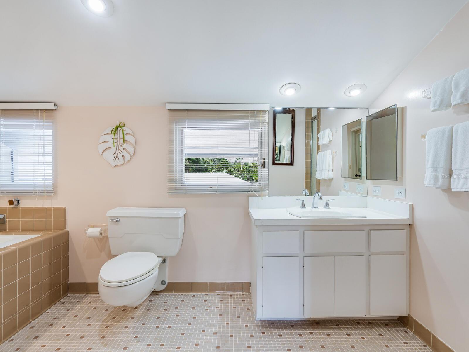 SANDERLING CLUB, SIESTA PROPERTIES - Residential