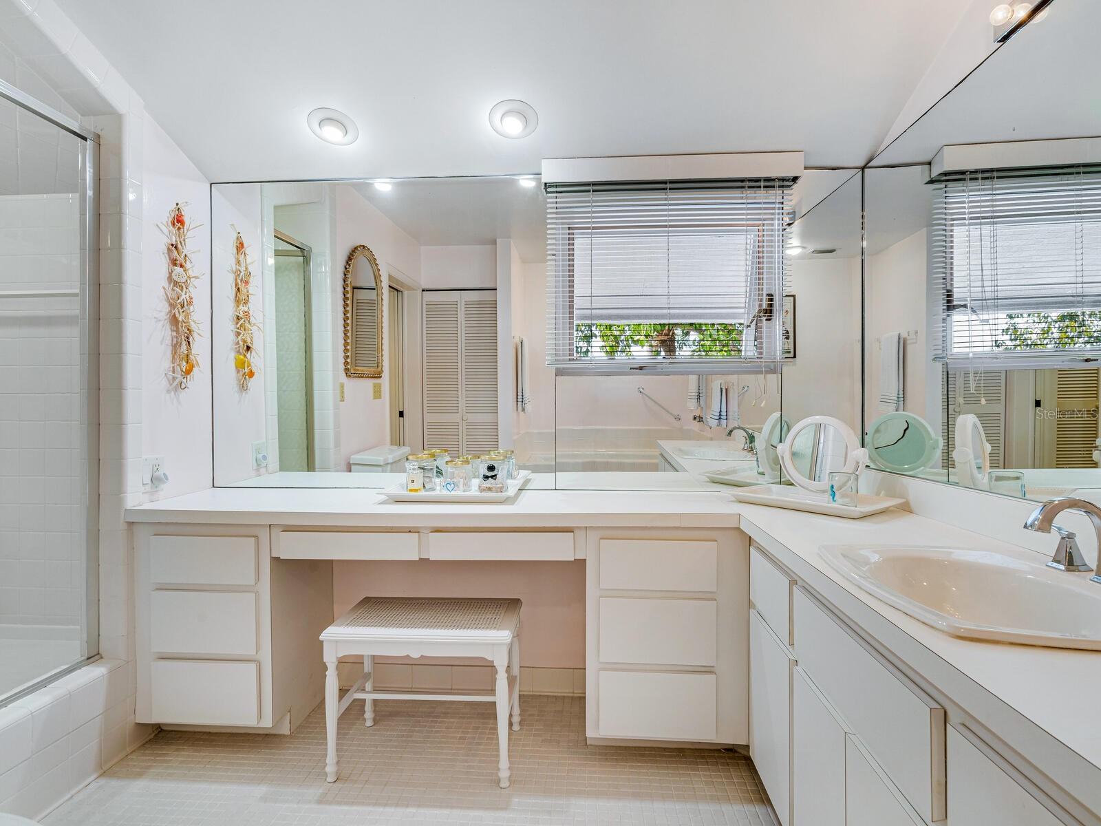 SANDERLING CLUB, SIESTA PROPERTIES - Residential