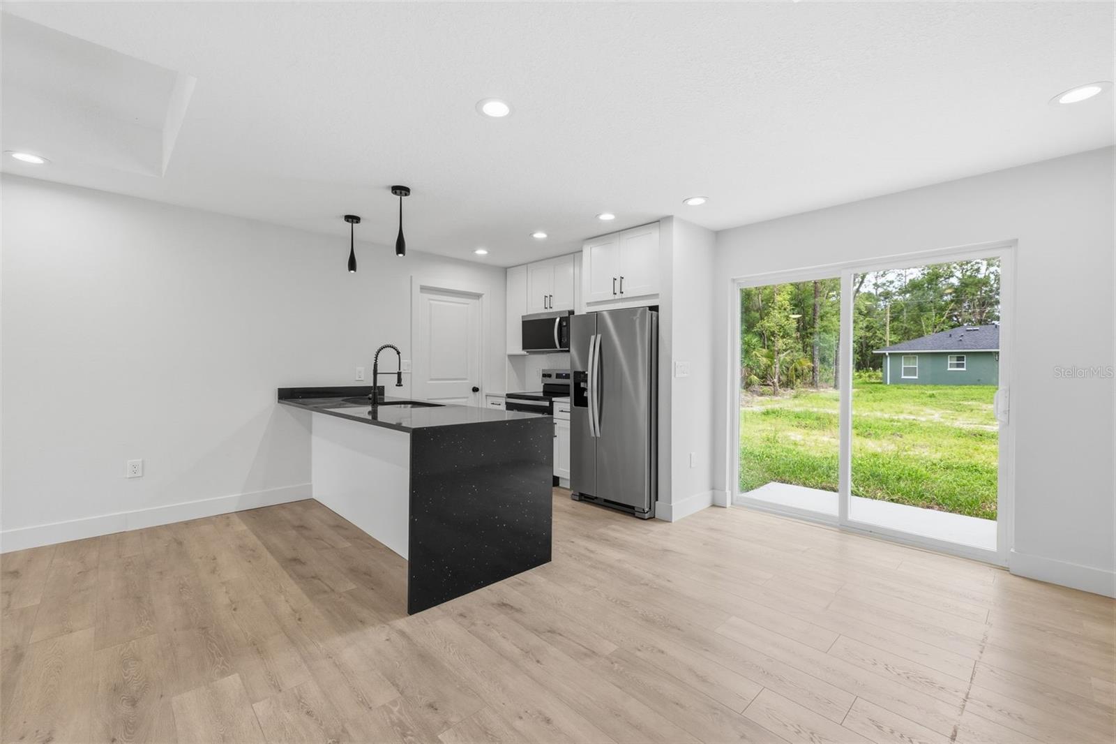 HOLIDAY HEIGHTS UNIT 01 - Residential