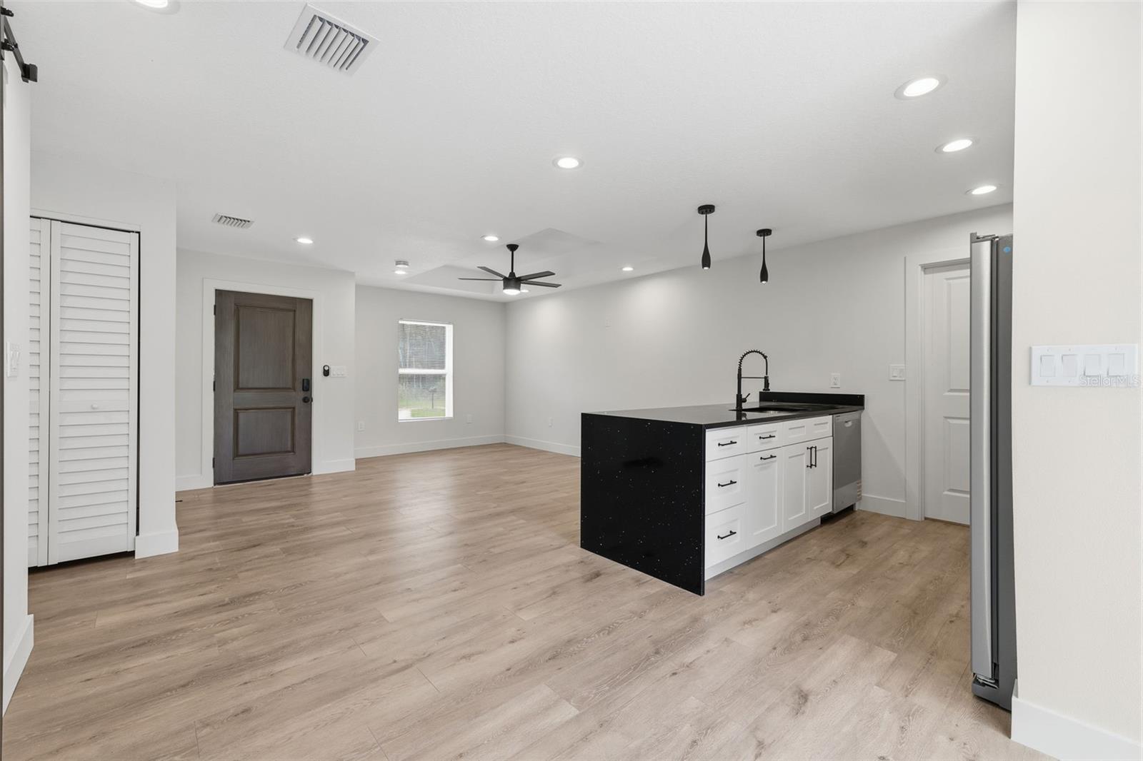HOLIDAY HEIGHTS UNIT 01 - Residential