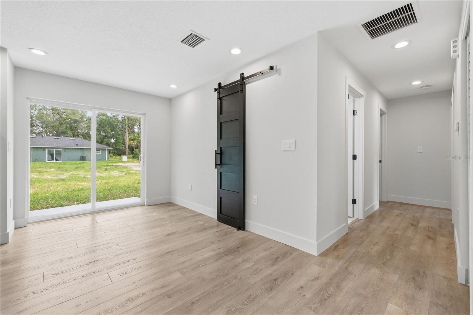 HOLIDAY HEIGHTS UNIT 01 - Residential