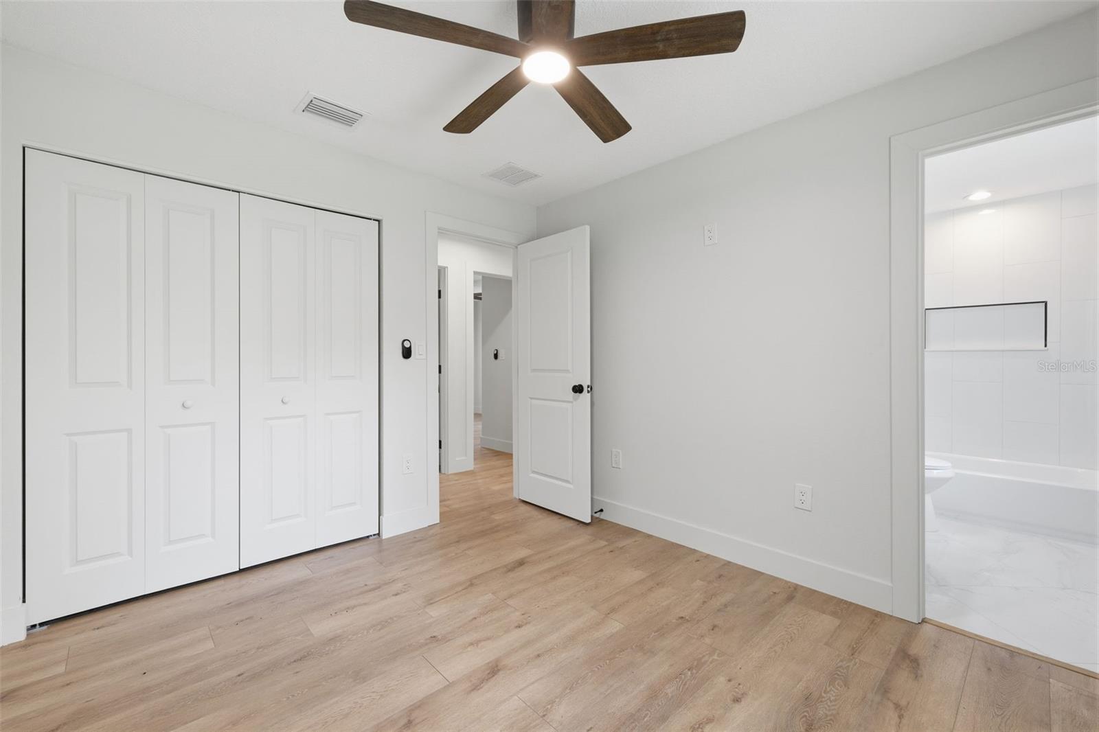 HOLIDAY HEIGHTS UNIT 01 - Residential