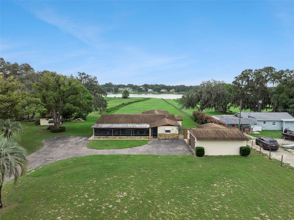 Photo of 10617 SE 95th Terrace, Belleview, FL 34420 (MLS # O6435301)