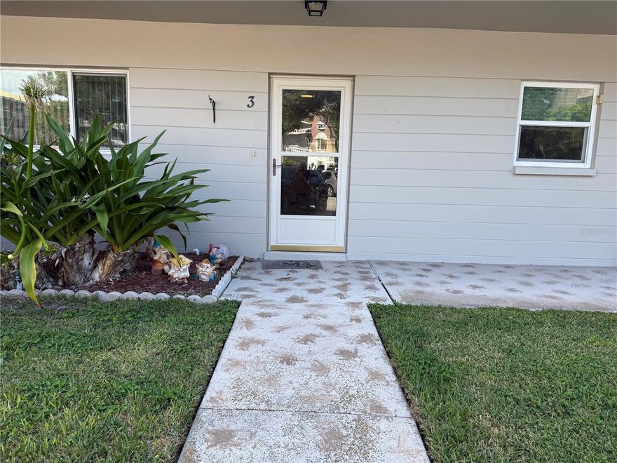 FIRST FLOOR  GREAT SEASONAL RENTAL