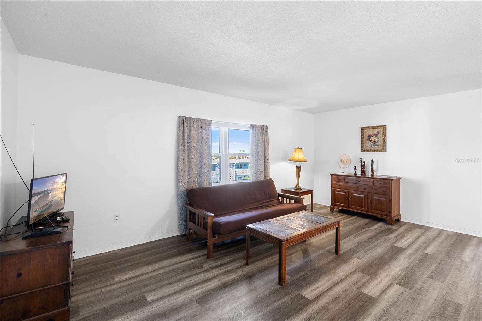 COLONNADES APT THE CONDO - Residential