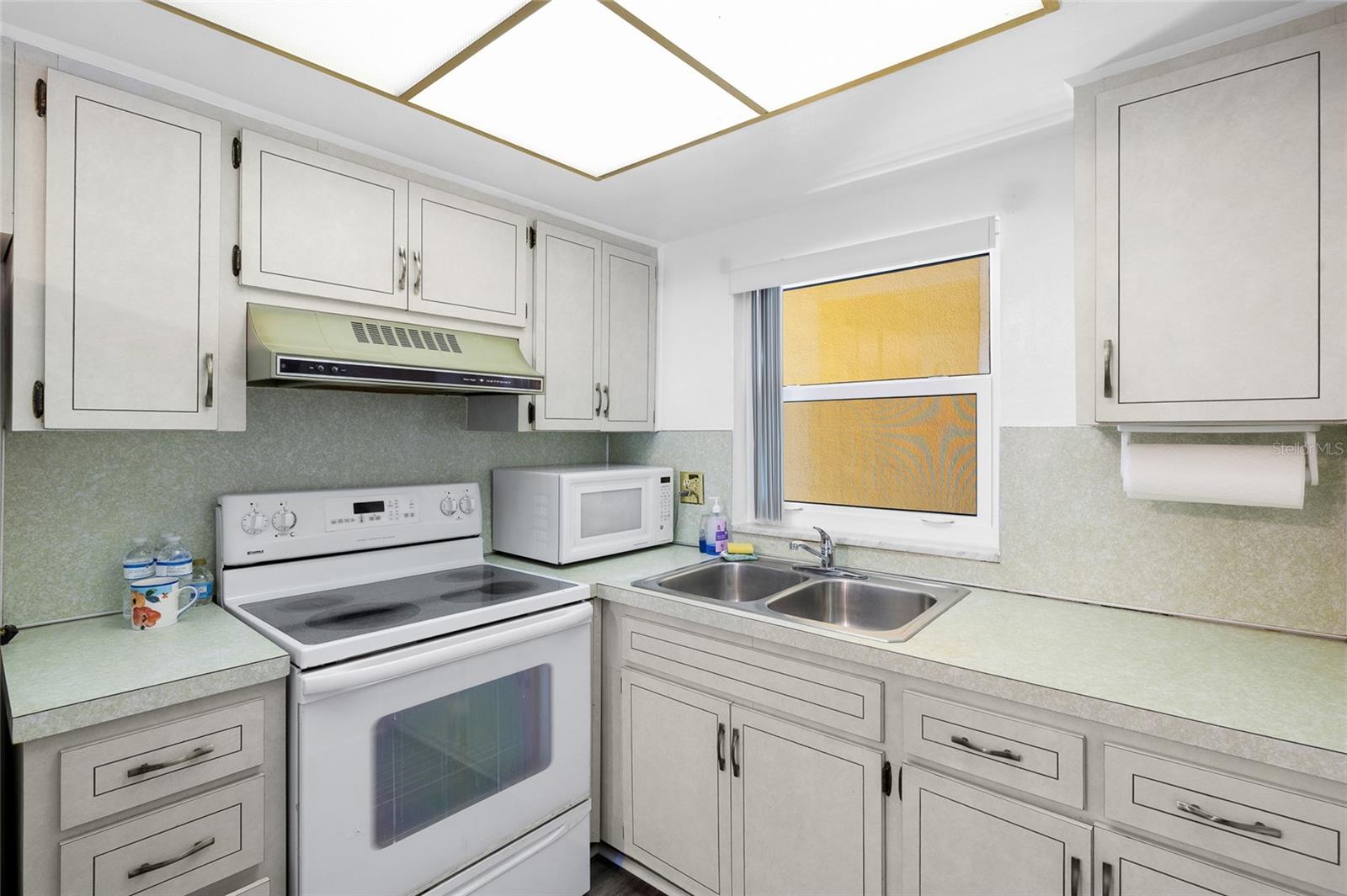 COLONNADES APT THE CONDO - Residential