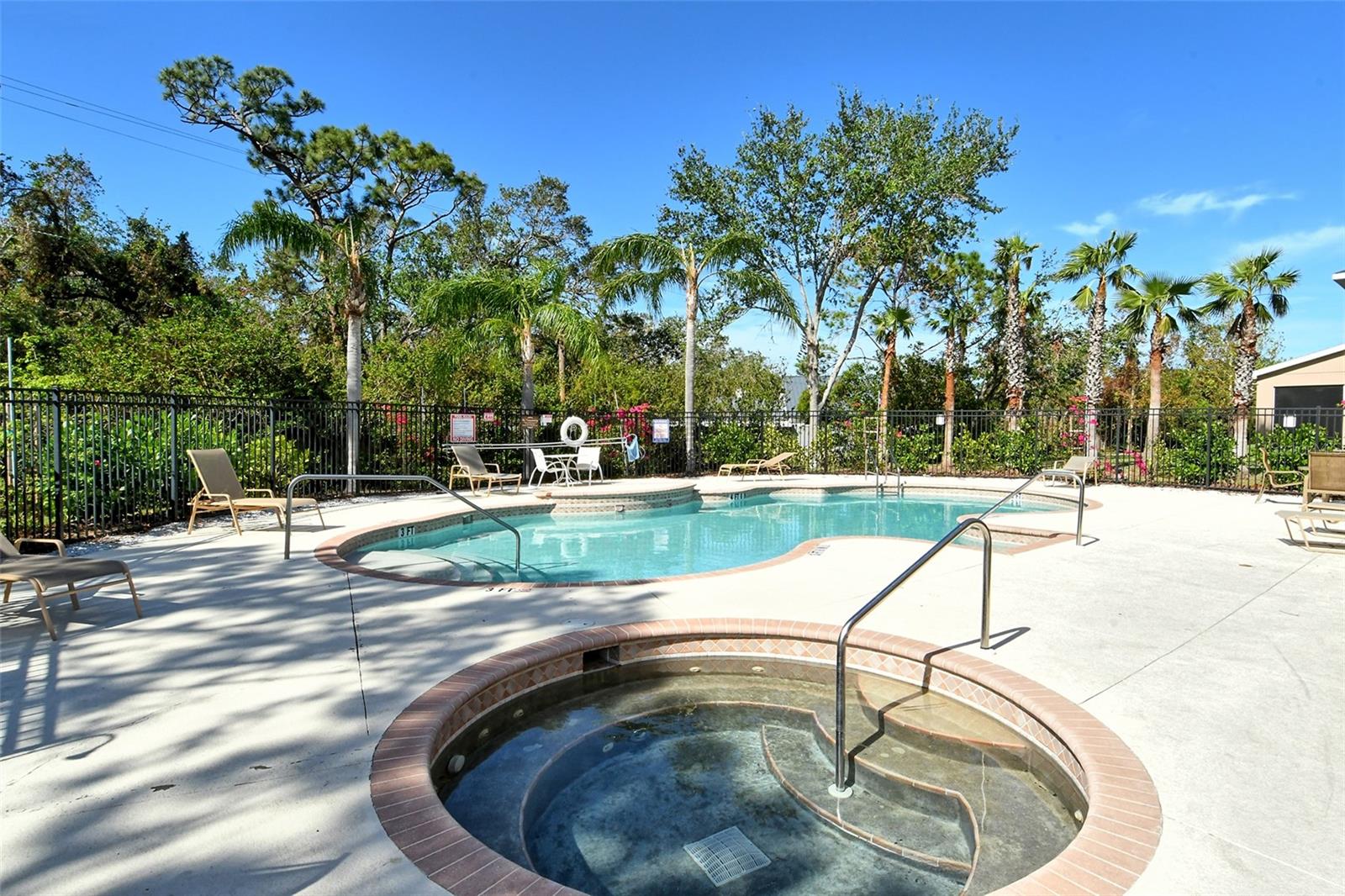 BRADFORD MANOR TWNHMS - Residential Lease