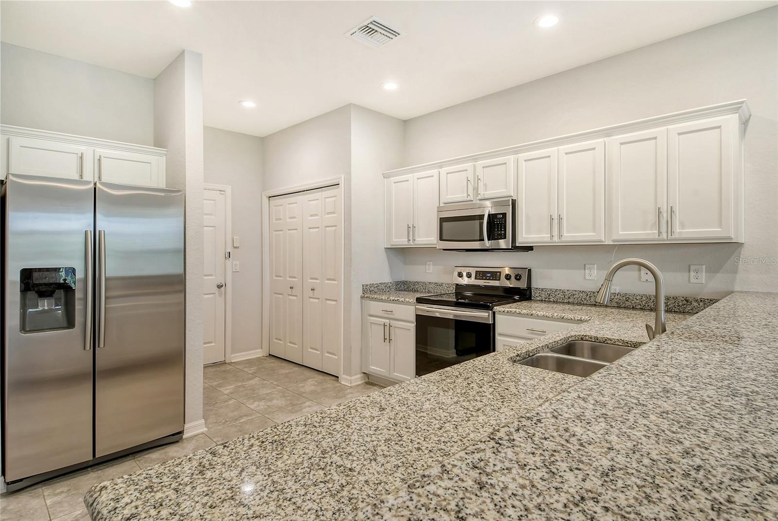 BRADFORD MANOR TWNHMS - Residential Lease