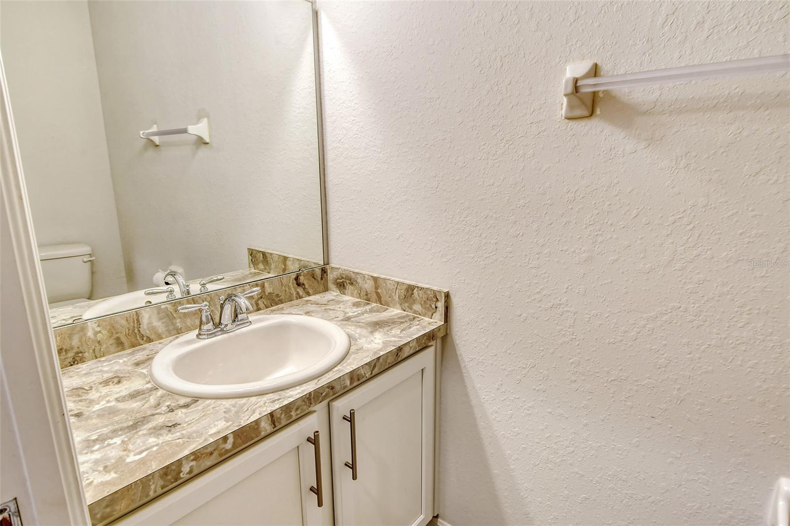 BRADFORD MANOR TWNHMS - Residential Lease