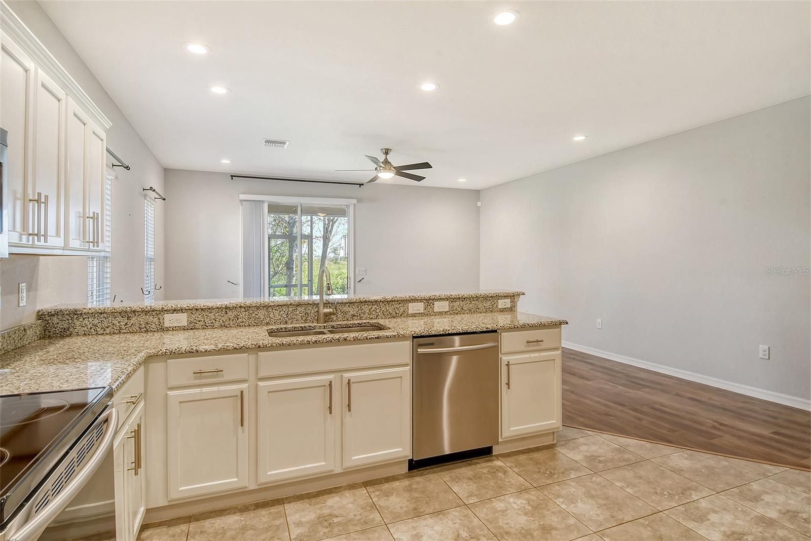 BRADFORD MANOR TWNHMS - Residential Lease