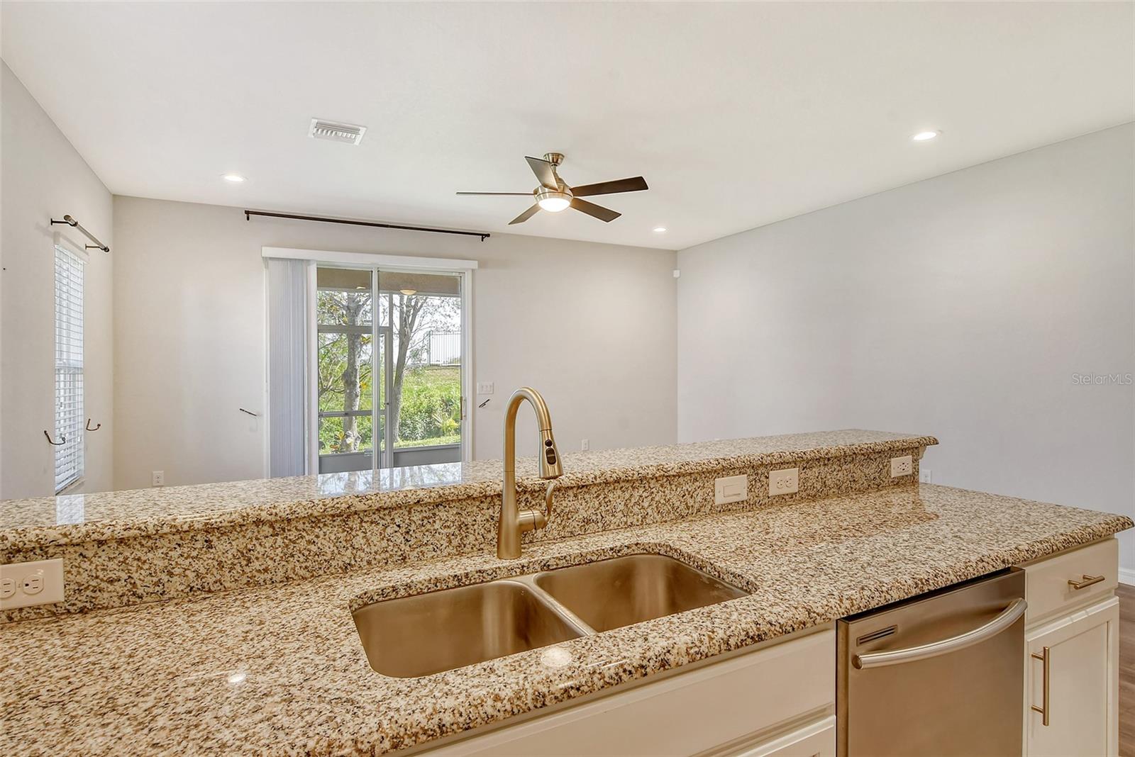 BRADFORD MANOR TWNHMS - Residential Lease