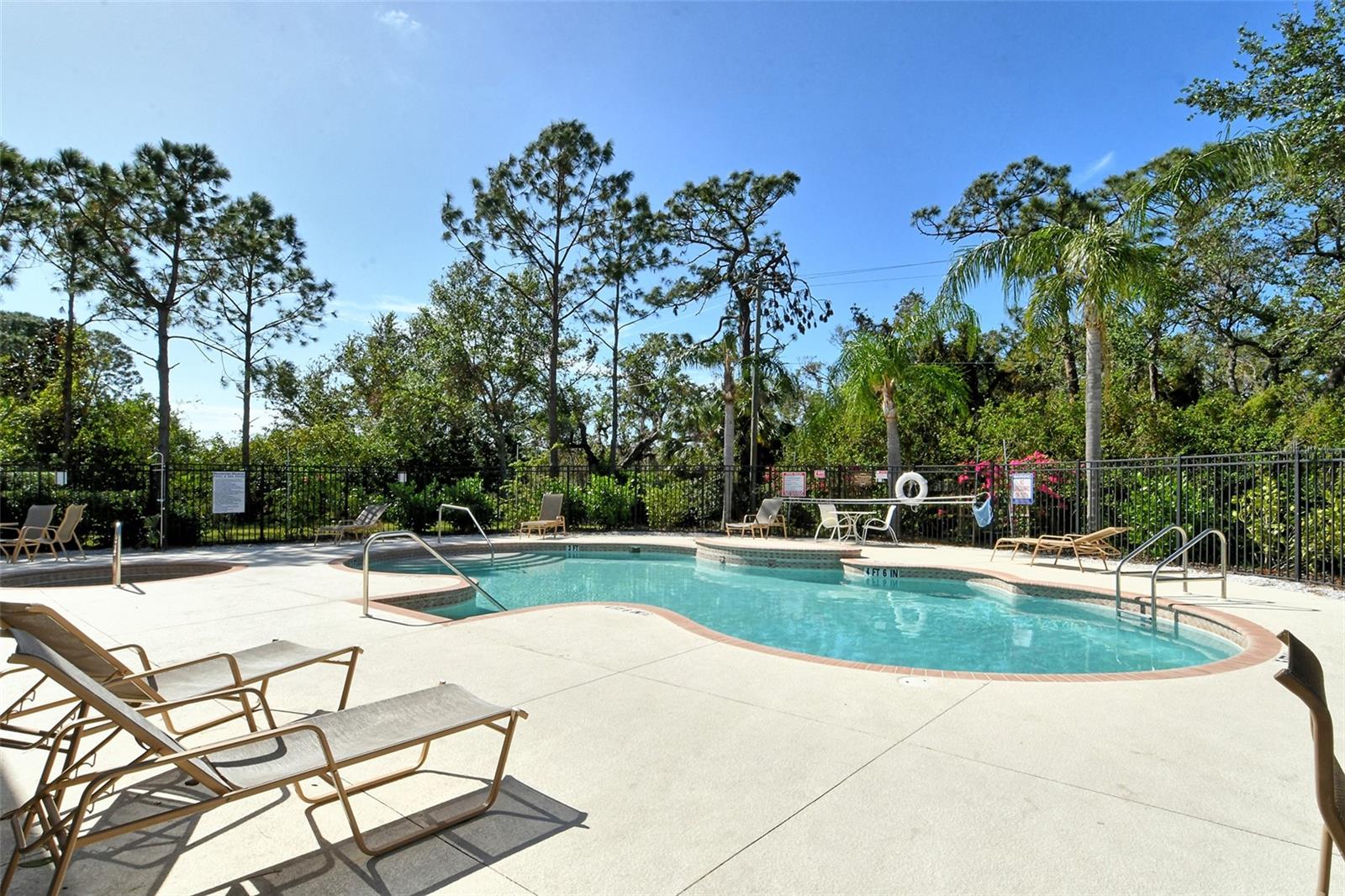 BRADFORD MANOR TWNHMS - Residential Lease