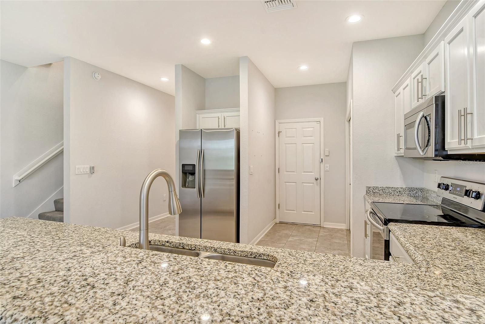 BRADFORD MANOR TWNHMS - Residential Lease