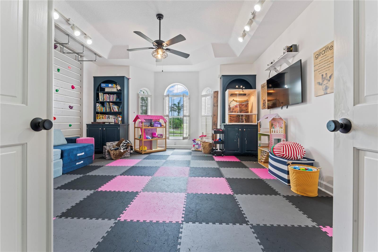 CHEVAL POLO & GOLF CL PHAS - Residential