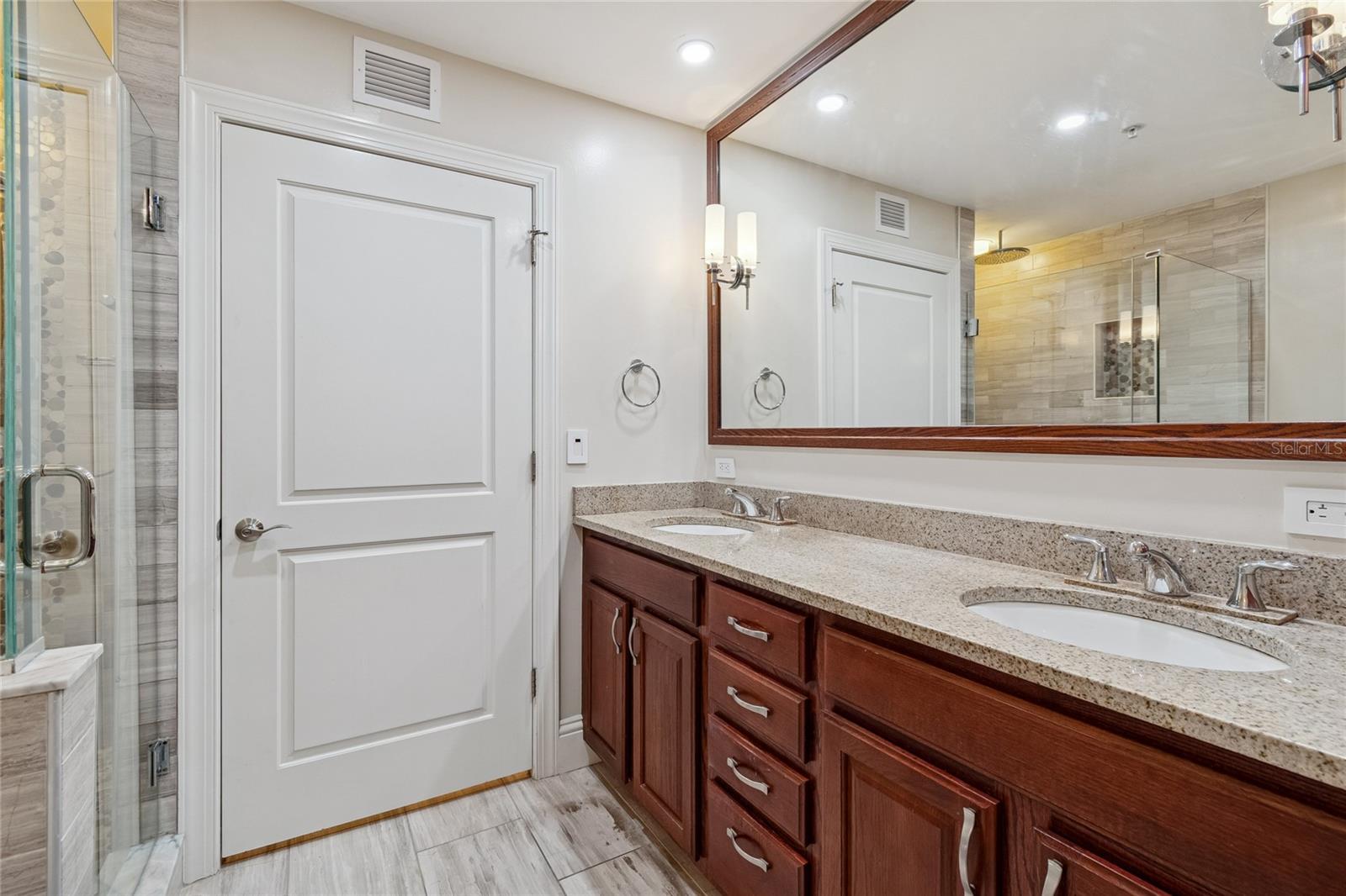 VENTANA A CONDO - Residential