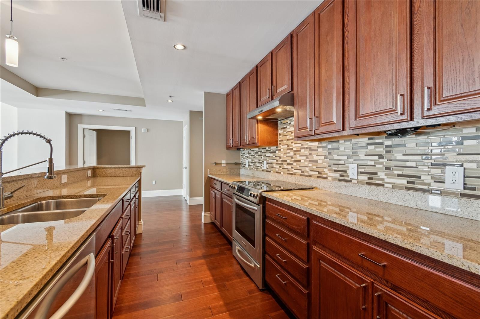 VENTANA A CONDO - Residential