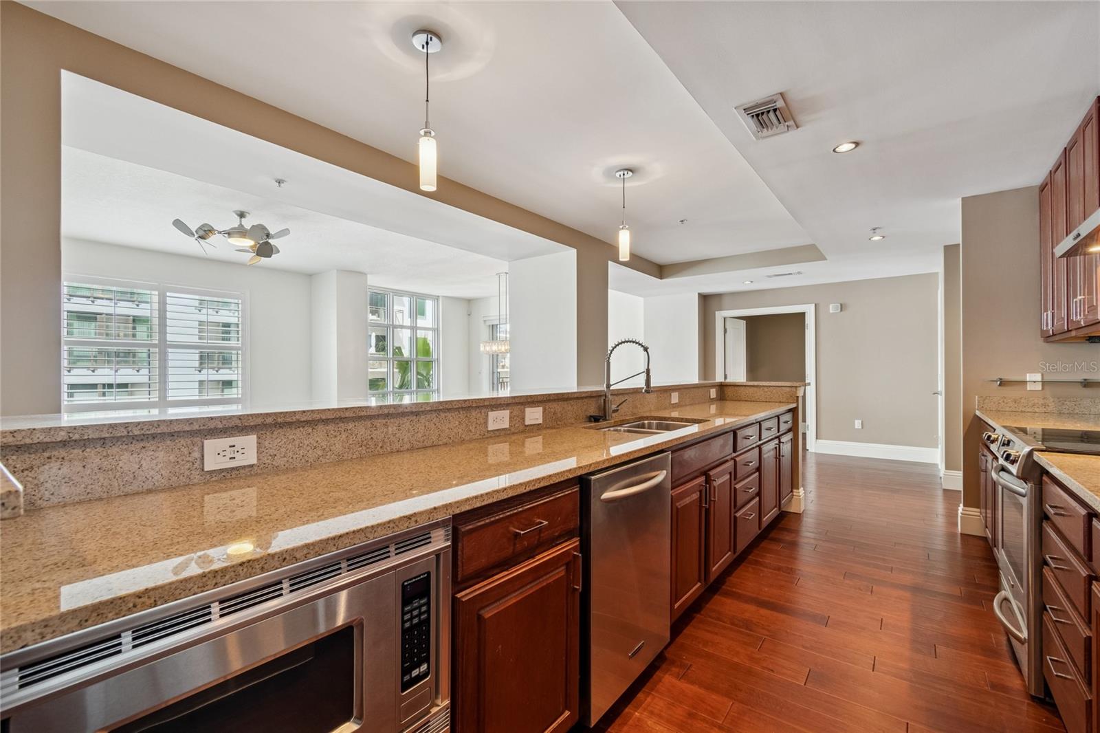 VENTANA A CONDO - Residential