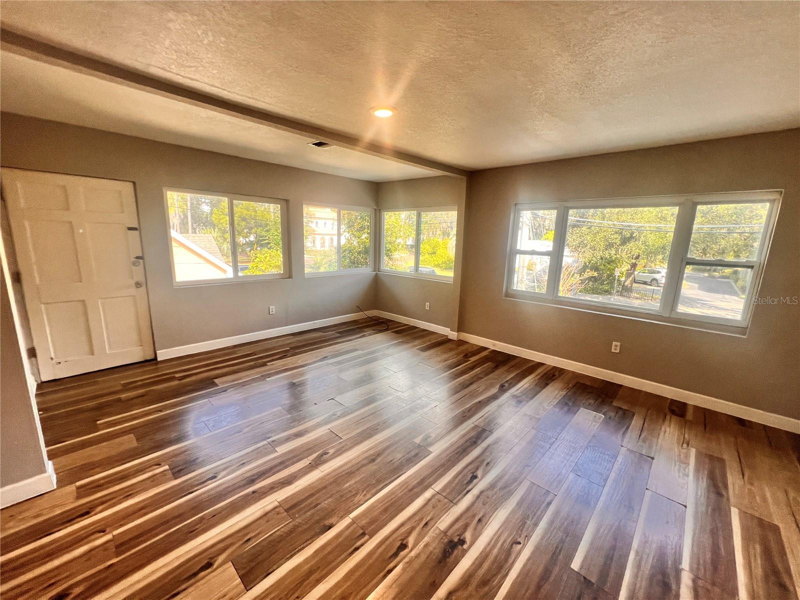 IVANHOE PARK REP - Residential Lease