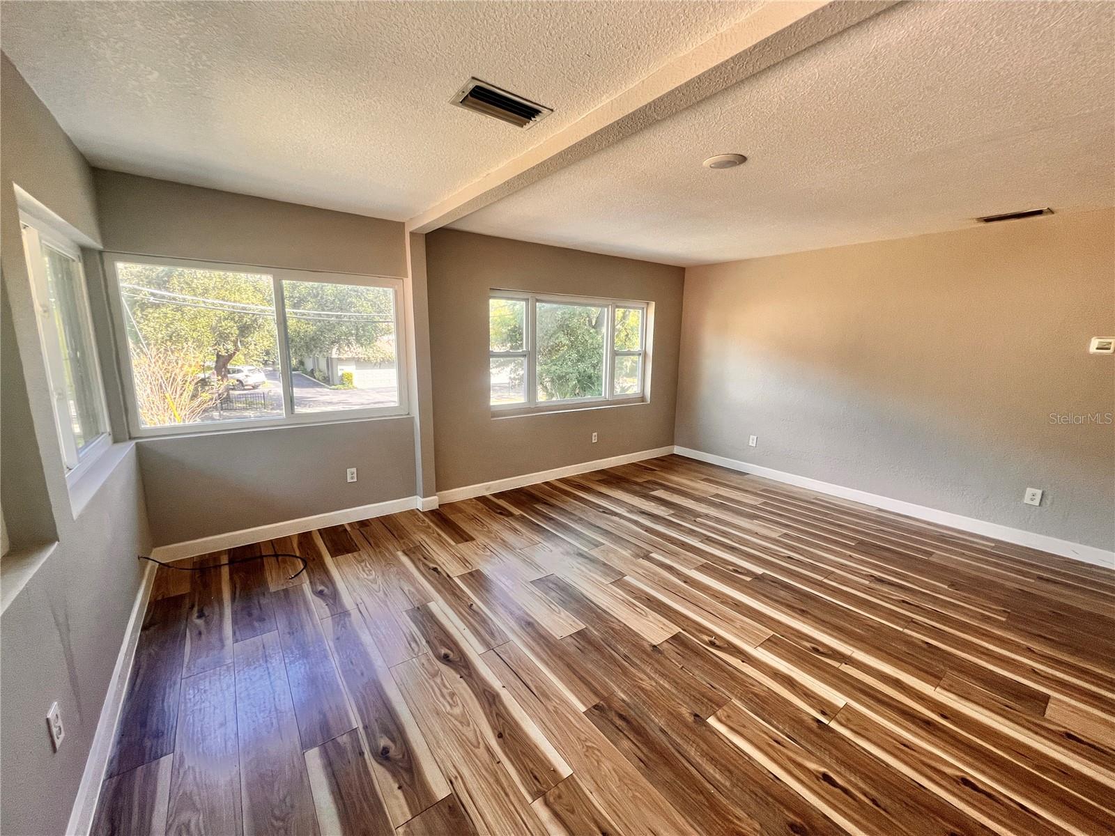 IVANHOE PARK REP - Residential Lease