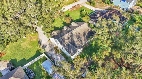 A home in LAKELAND