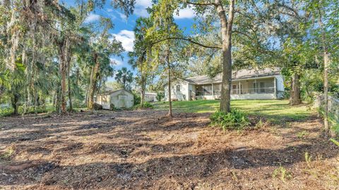 A home in LAKELAND