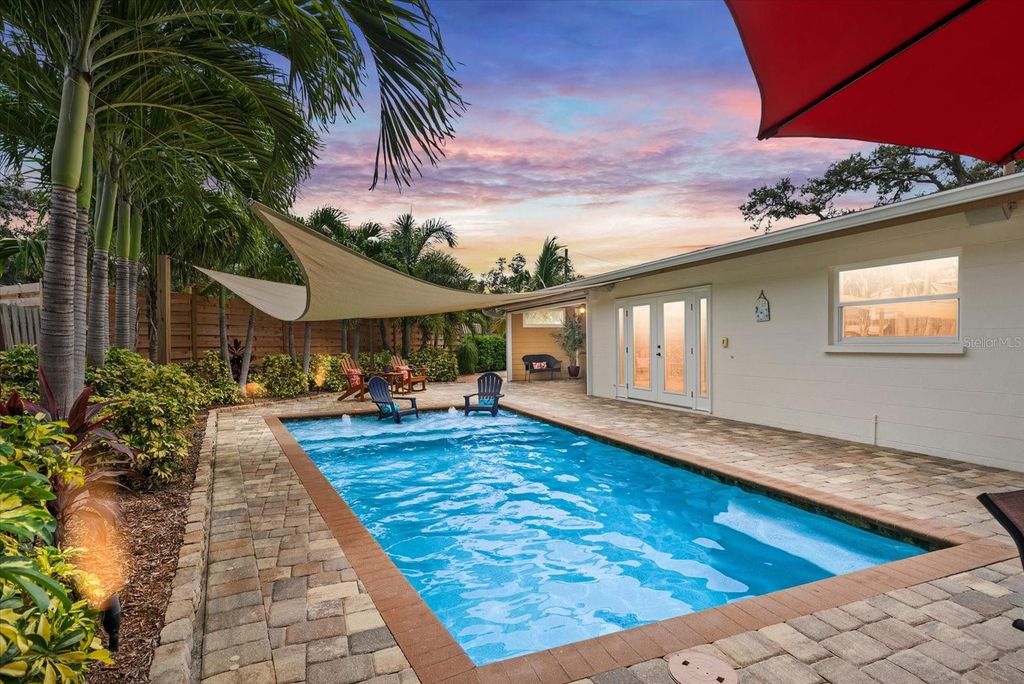 Photo of 7535 Cove Terrace, Sarasota, FL 34231 (MLS # A4663634)