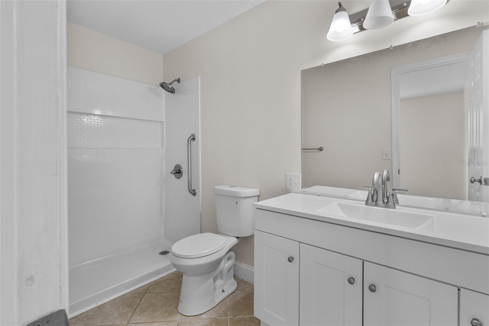 ALHAMBRA VILLAS CONDO 01-04 - Residential