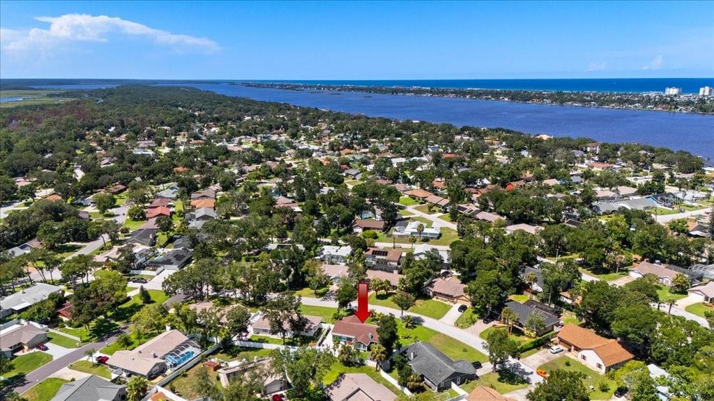Photo of 1114 Sherbourne Way, Ormond Beach, FL 32174 (MLS # V4945419)