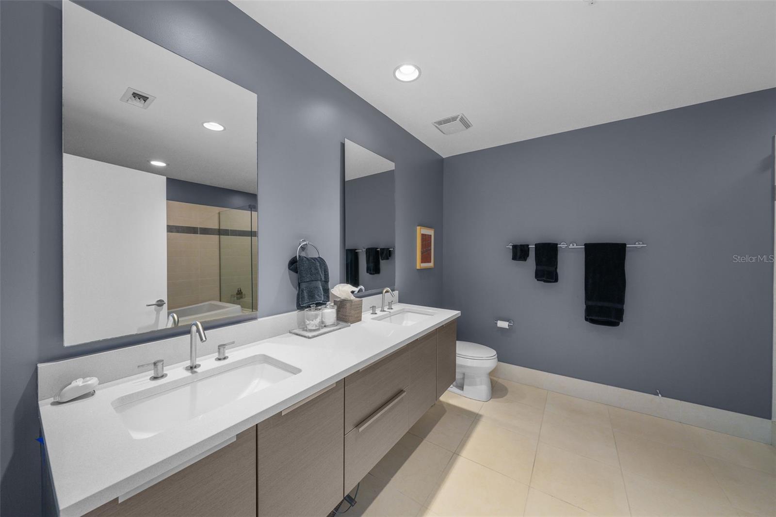 SIGNATURE PLACE CONDO - Residential