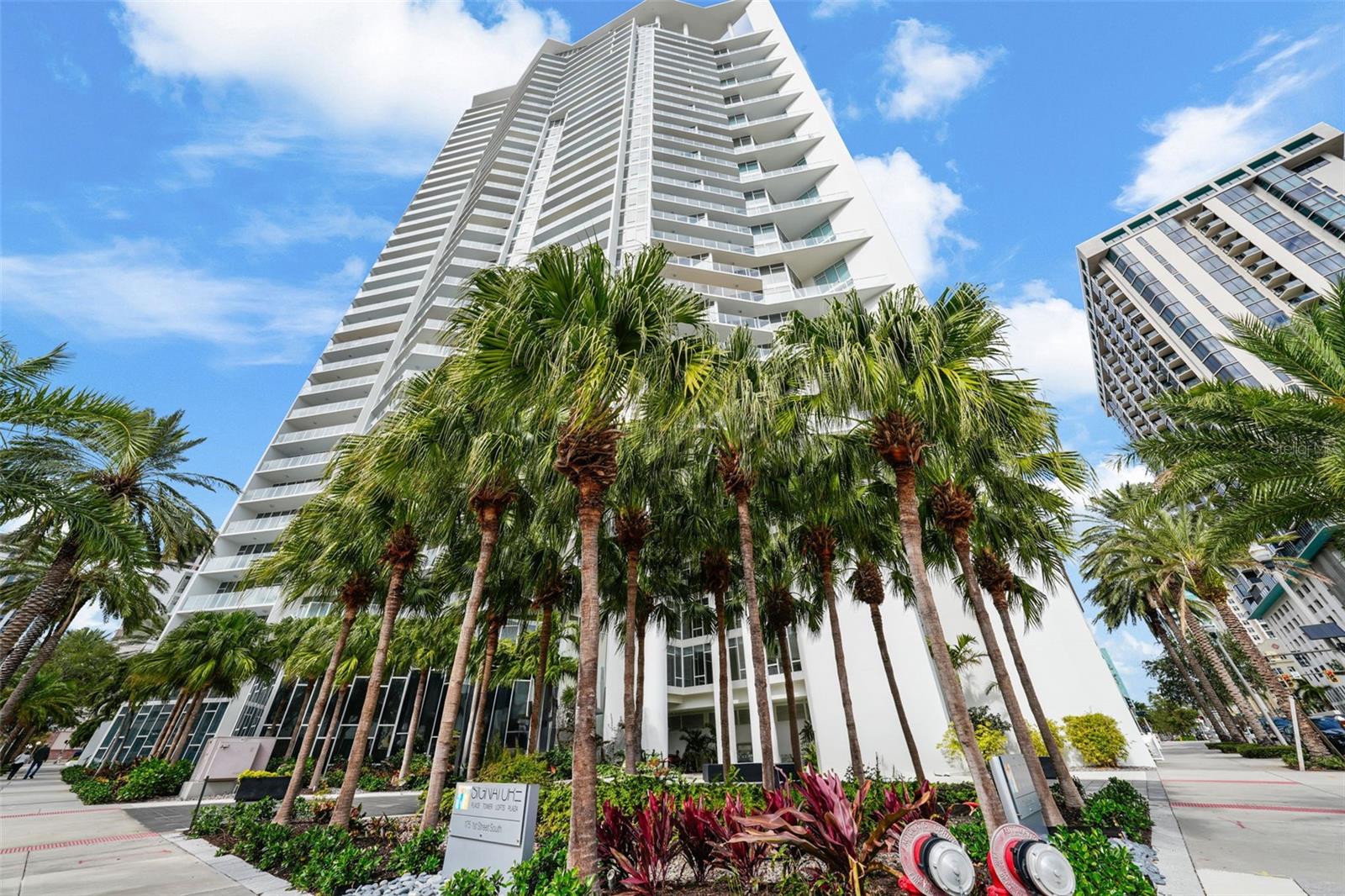 SIGNATURE PLACE CONDO - Residential