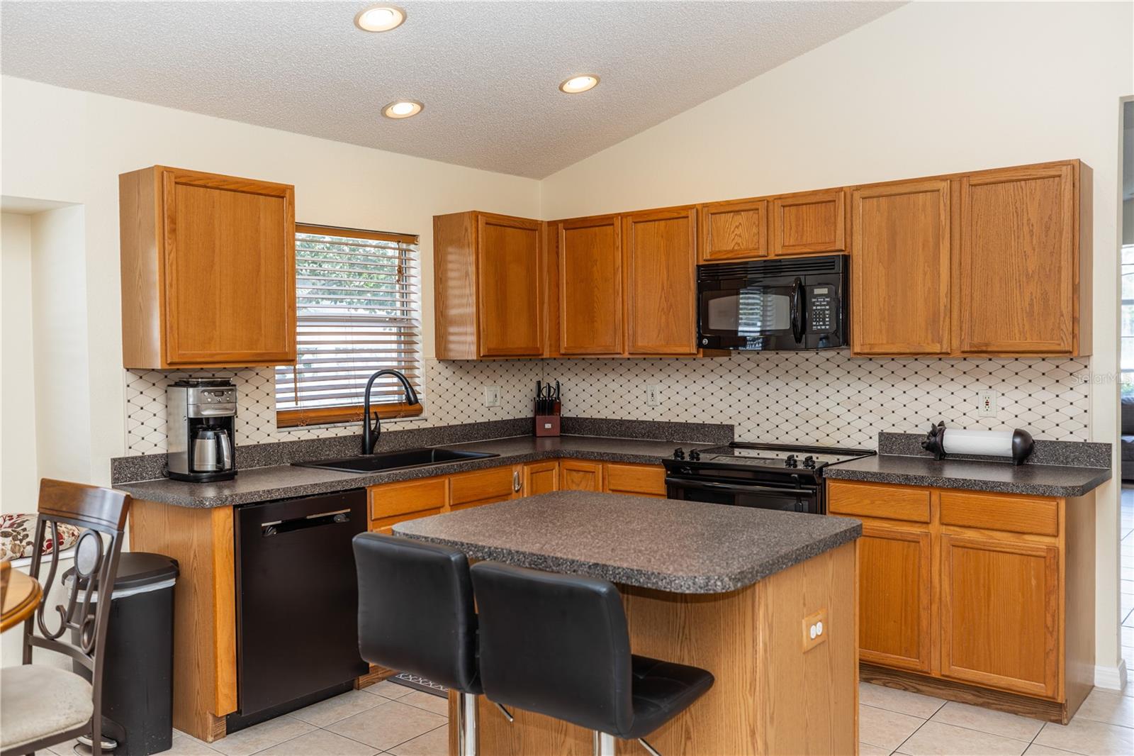 643 BLENHEIM LOOP