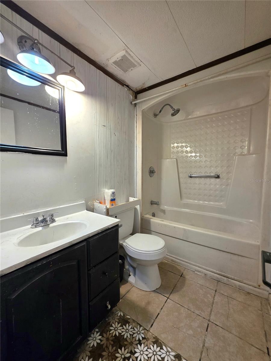 OAKLAND PARK OR A D GILLEYS - Residential