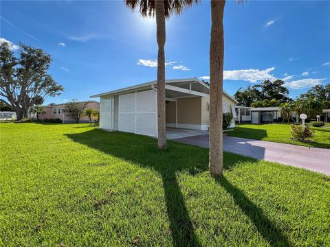 A home in ELLENTON