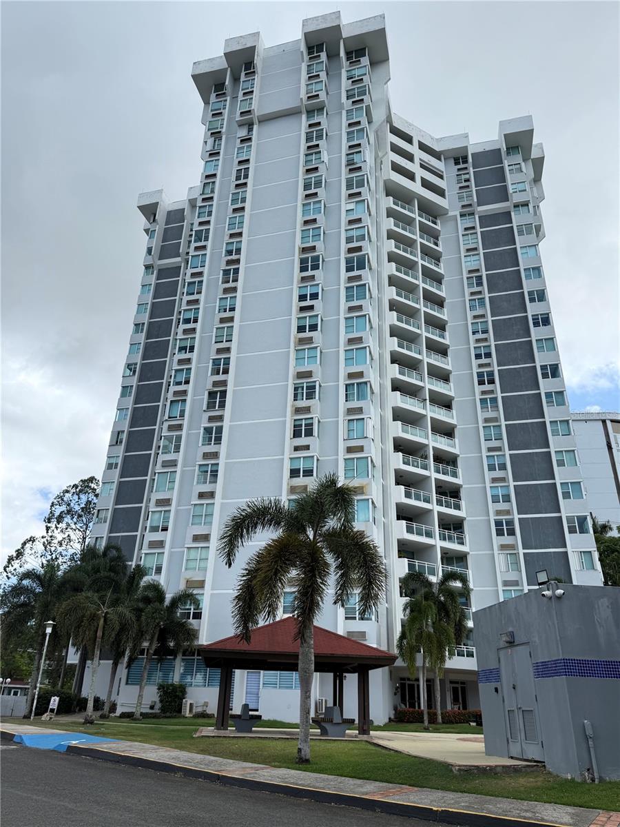 Photo of 155 Carrazo #8D, Guaynabo, PR 00971 (MLS # PR9123640)